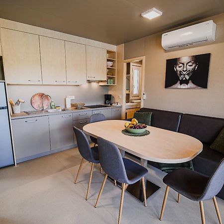 Deluxe Lake View Mobile Homes With Thermal Riviera Tickets Catez ob Savi Bagian luar foto